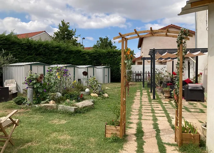 Studio Evasion Campagnarde Avec Jardin Et Parking, Proche De Eurexpo Et Groupamastadium